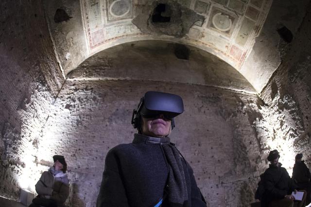 Visita della Domus Aurea con occhiali per la realtà virtuale - Curiosita' - Ansa.it